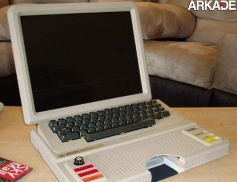 Casemod de um Atari 800 transformado em um laptop