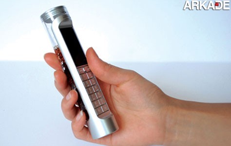 Designer cria celular que usa bateria à base de Coca-Cola