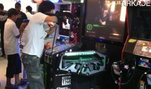 Vídeo aula: como não se comportar enquanto joga um arcade de tiro