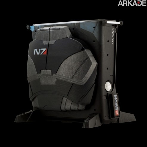 Que tal um belo traje oficial de Mass Effect 3 para o seu videogame?
