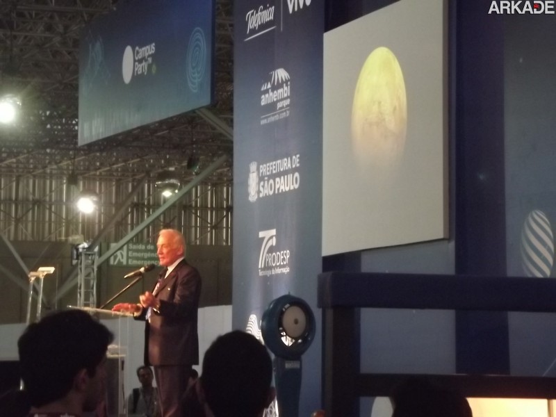 Campus Party 2013: Buzz Aldrin emociona ao falar de sua experiência na Lua