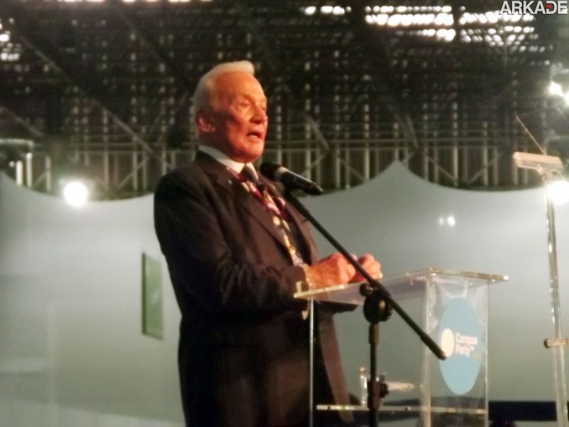 Campus Party 2013: Buzz Aldrin emociona ao falar de sua experiência na Lua