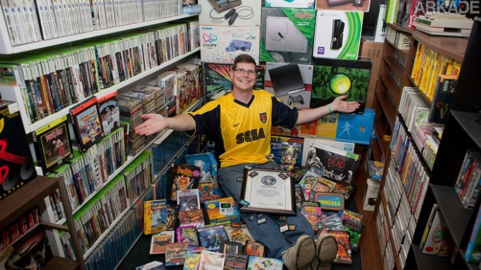 Este camarada ganhou 750 mil dólares ao vender a maior coleção de games do mundo