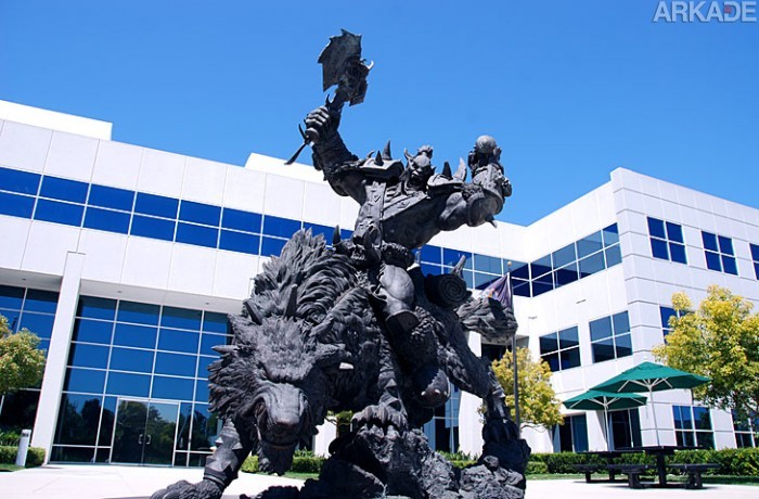 2147371-blizzard_orcstatue