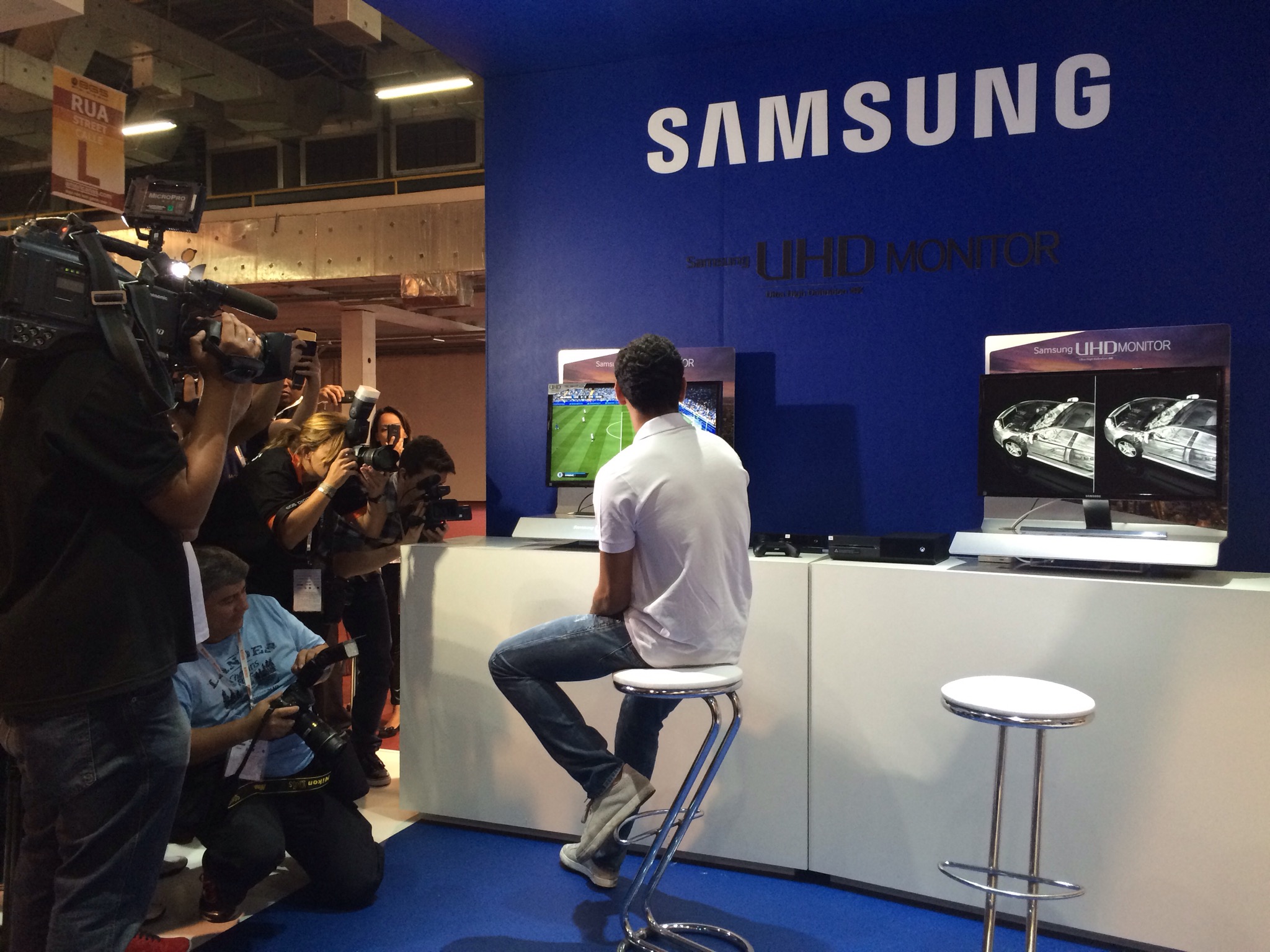 BGS 2014 - Com o jogador Ganso, Samsung apresentou o UltraHD com resultados incríveis para games