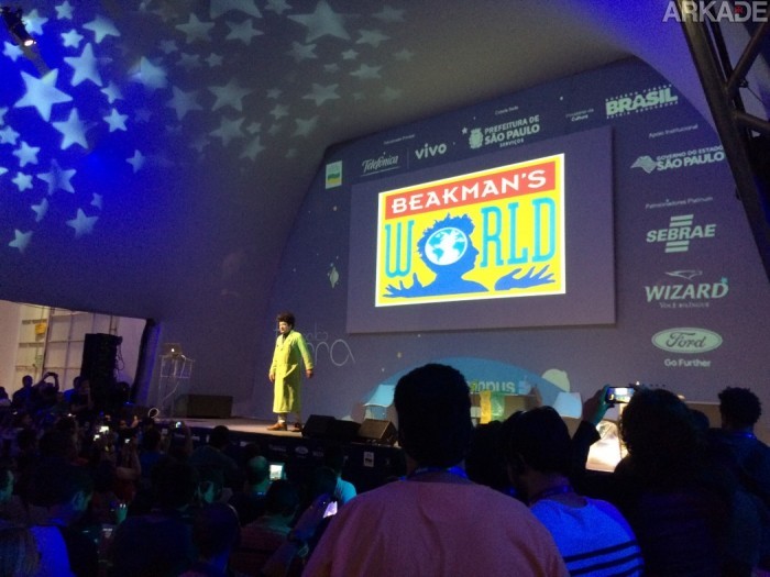 Palco cheio para conferir a apresentação de Beakman