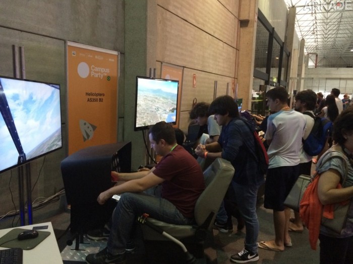 Campus Party 2015: A área de simulação te deixa sentir um pouco do que é acelerar pra valer!