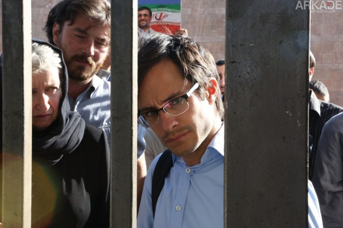 la-et-mn-rosewater-jon-stewart-movie-reviews-20141113