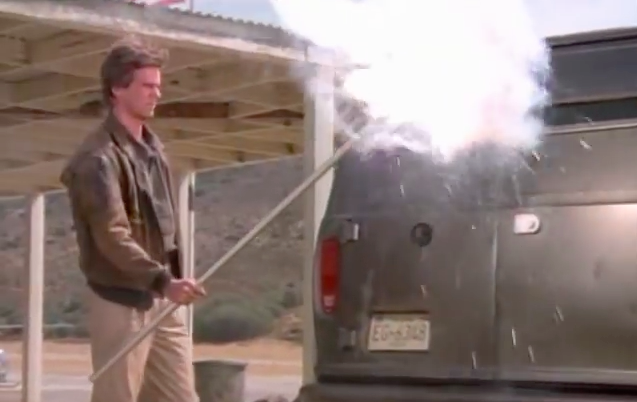 Sim. Este veículo é blindado e isso na mão do MacGyver é um "maçarico"
