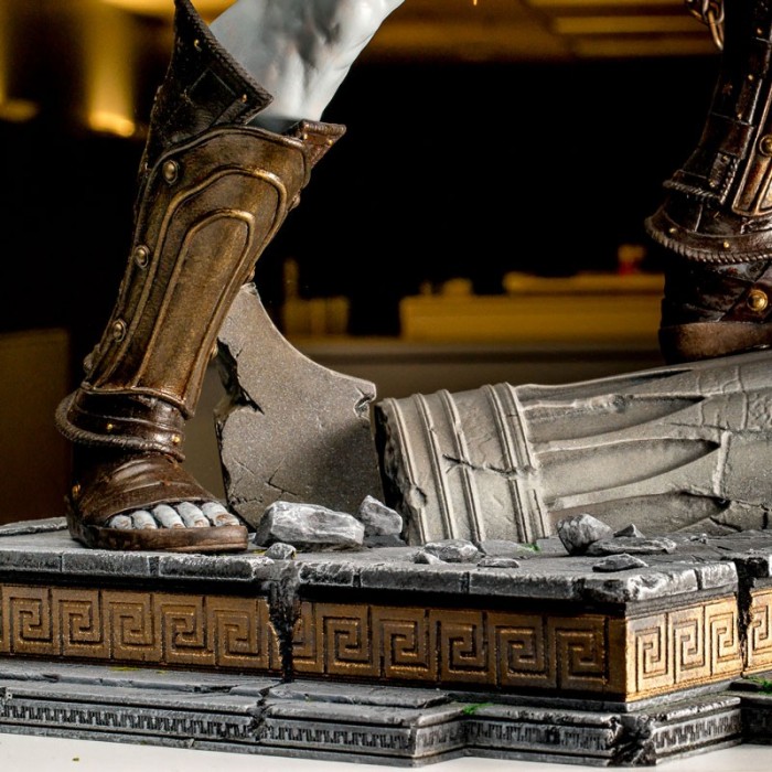 Sony celebra os 10 anos de God of War com uma estatueta épica do Kratos