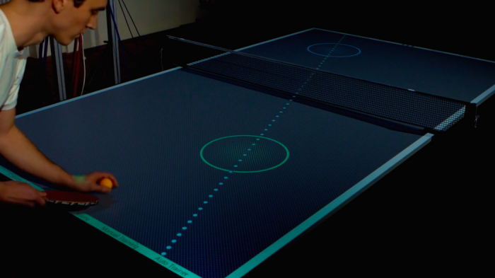 Esta mesa interativa faz seu tênis de mesa ficar mais divertido
