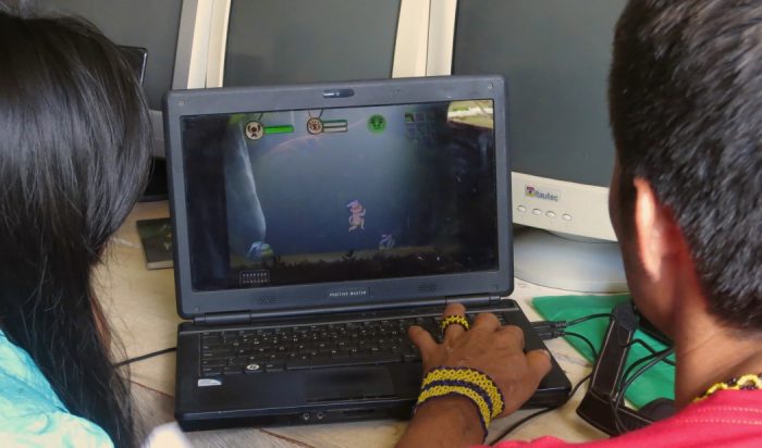 Tuim-jogando-close-Vanessa
