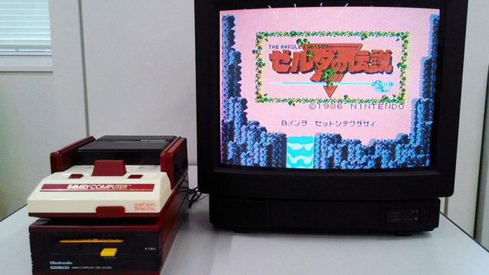 Nintendo dá uma de youtuber e faz unboxing de um Famicom de 30 anos