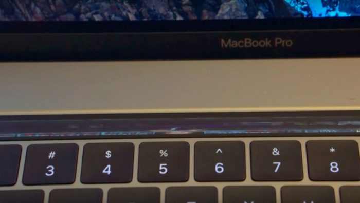 Sabe a Touch Bar do MacBook Pro? Pois ela também já está rodando Doom.