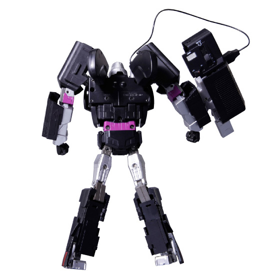 Já existe no Japão um "boneco" de Mega Drive que desmonta e vira um Transformer