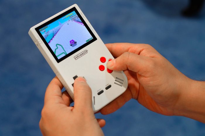 Conheça o Super Retro Boy, o portátil que não deixa o Game Boy morrer