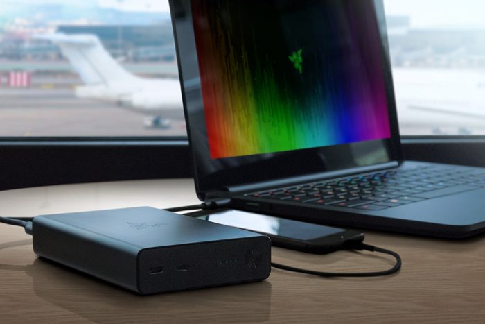 razer-power-bank-lifestyle-airport