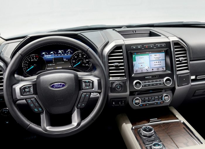 Ford apresenta um inédito sistema de streaming de TV a cabo em veículos