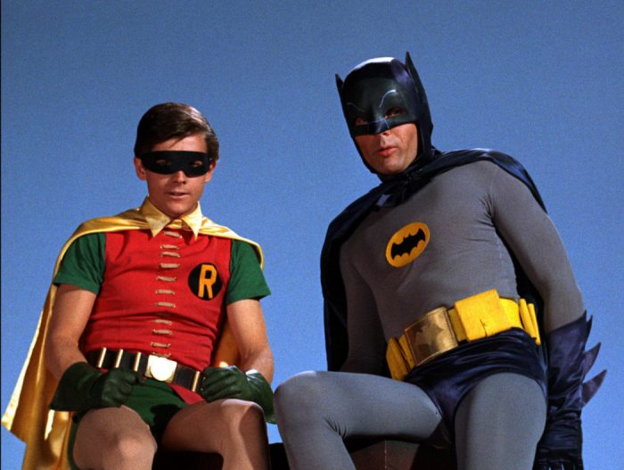 Adeus, Batman. Nosso tributo a Adam West, o Homem-Morcego dos anos 60
