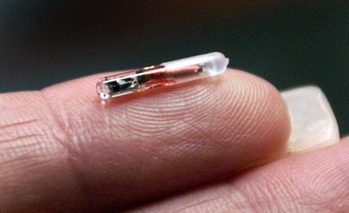 Empresa dos EUA implantará microchips em seus funcionários, para facilitar acessos.