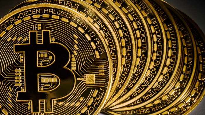 Após impasse da comunidade, Bitcoin é dividido e se transforma em duas moedas