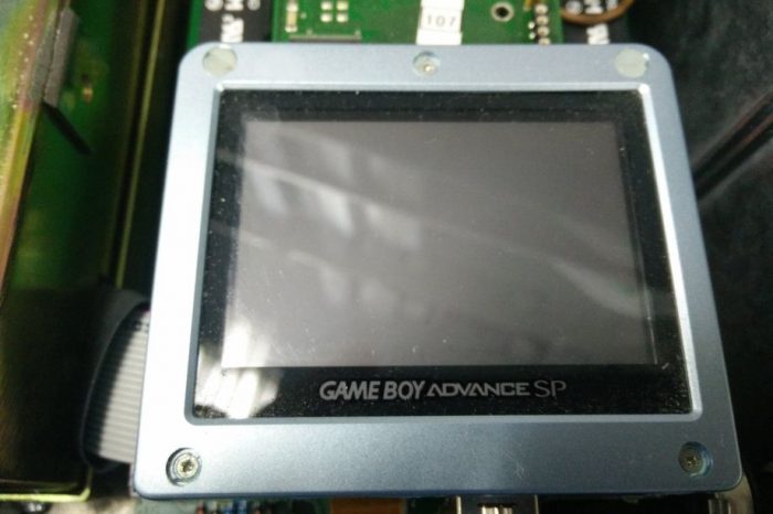 Dá só uma olhada neste dispositivo médico equipado com um Game Boy Advance