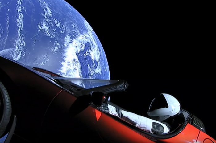 Site permite que você acompanhe Starman e o Tesla de Elon Musk pelo espaço