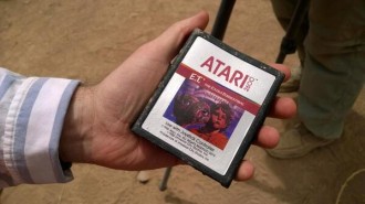Momento histórico: Os lendários cartuchos do E.T. enterrados pela Atari foram encontrados!