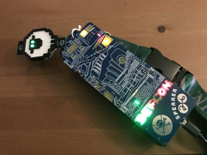 credencial da Def Con conectado USB credencial da Def Con conectado USB