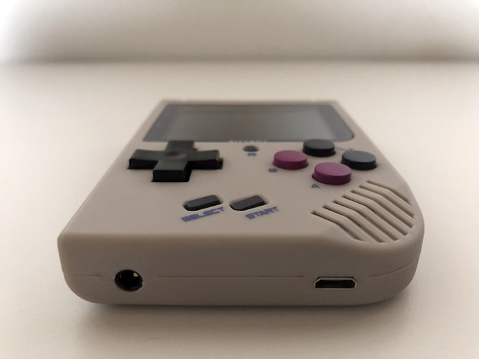 Testamos o New BittBoy, um "mini-Game Boy" com tela iluminada e boas ideias