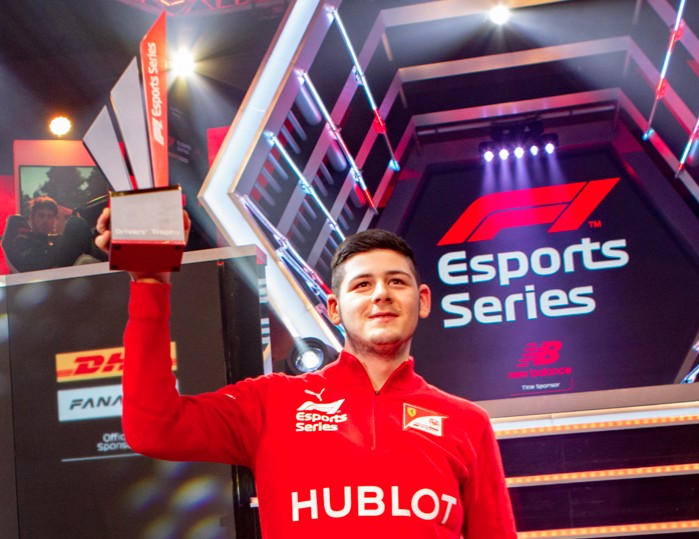 David Tonizza, da Ferrari, é o campeão mundial da F1 Esports Series 2019