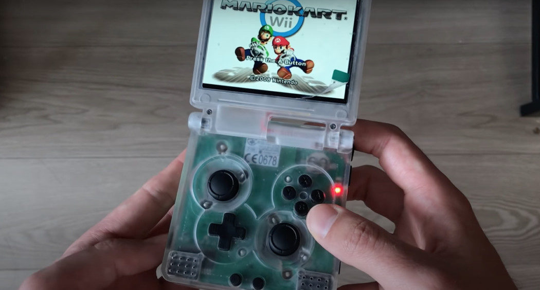 Modder "encaixa" Nintendo Wii em um Game Boy Advance SP