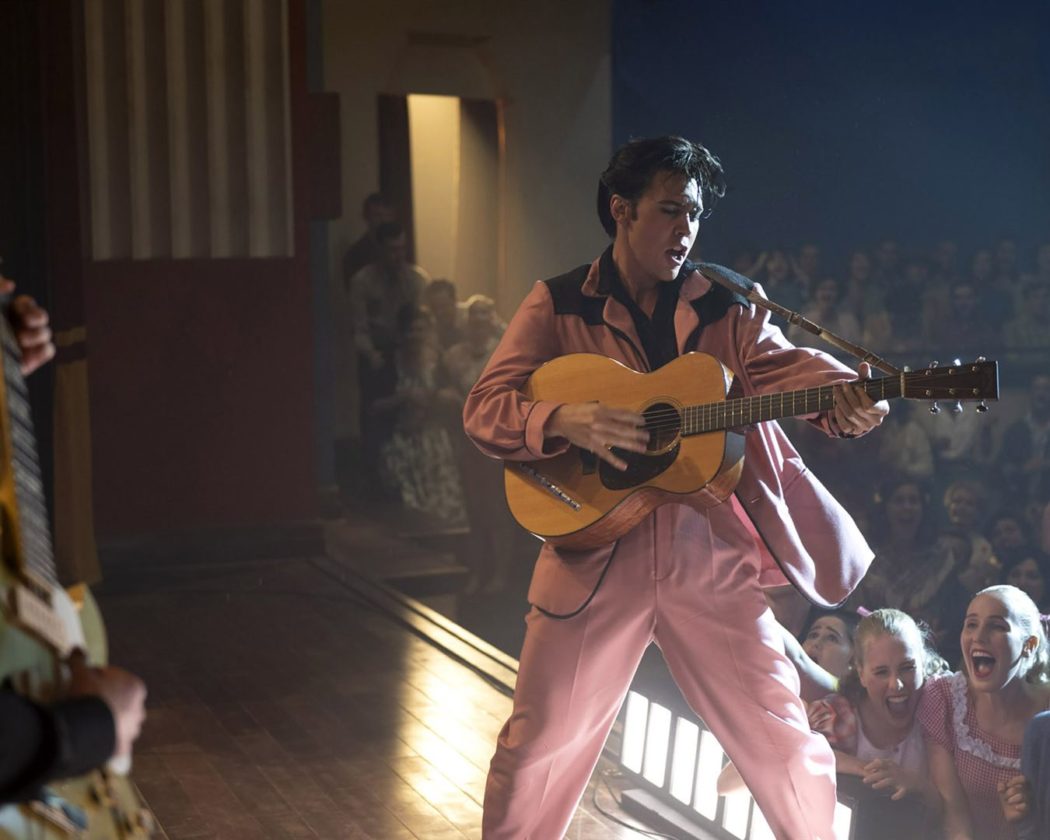 Elvis - Filme conta a trajetória do cantor de forma explosiva e satisfatória