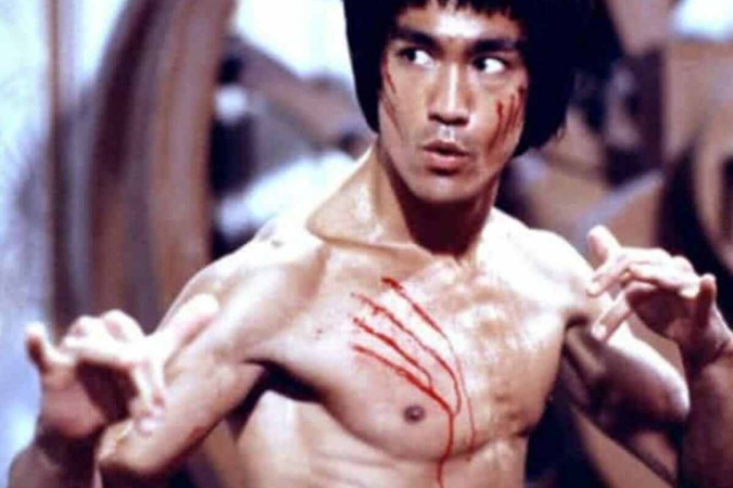 Um estudo sugere que Bruce Lee pode ter morrido por ter bebido água além do que deveria