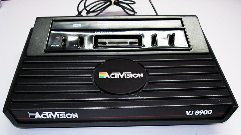 VJ8900, o “Atari Brasileiro” que tem um logo da Activision que ninguém sabe porque está lá
