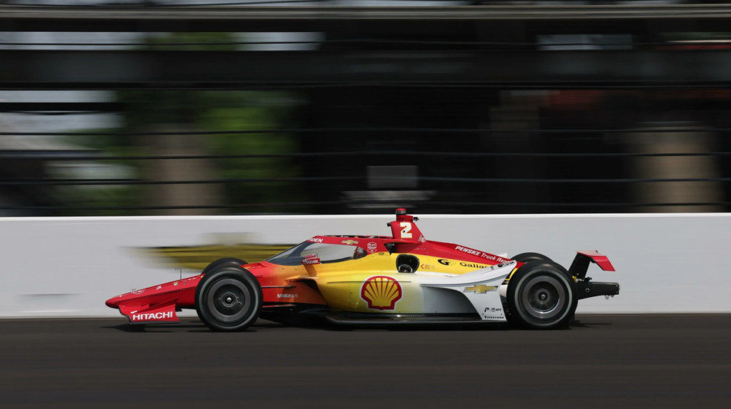 Com três bandeiras vermelhas e pneu voando para o estacionamento, Josef Newgarden vence caótica Indy 500