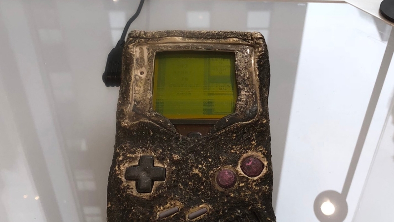 Lembra daquele Game Boy que sobreviveu a um bombardeio? Pois ele vai se aposentar.