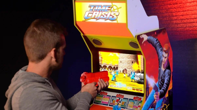 Arcade1Up apresentou o seu novo gabinete de Time Crisis, com arma e tudo