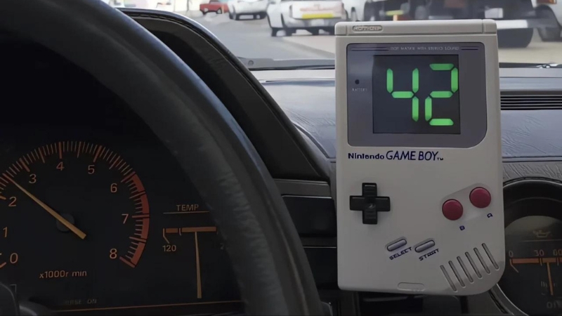 Este velocímetro do Game Boy é a coisa mais legal que você pode colocar em seu carro