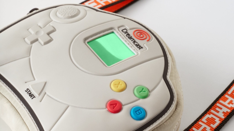 Agora é a vez do controle de Dreamcast virar uma bolsa na ZARA