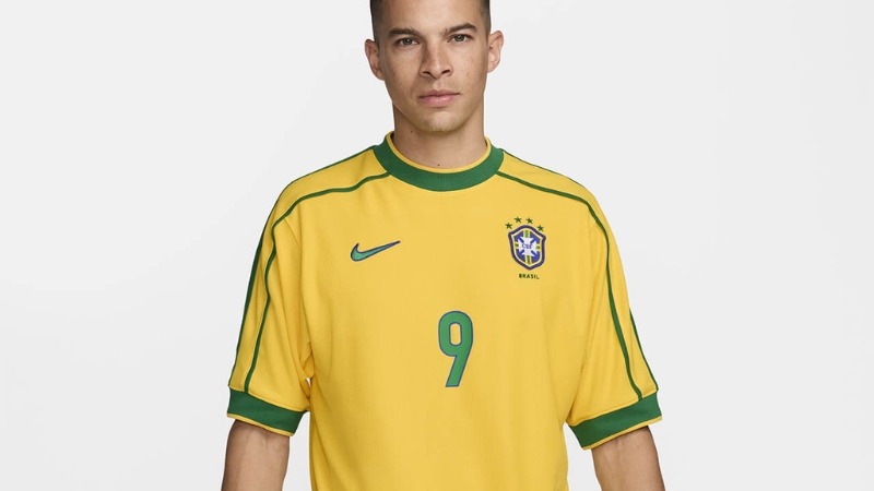 Site romeno afirma que a Nike vai relançar a camisa da Seleção Brasileira da Copa de 1998