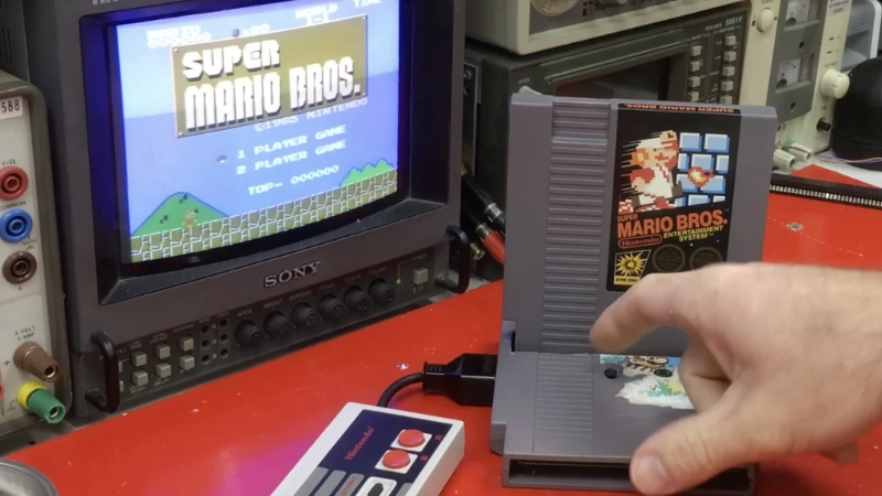 Modder cria um Clone de NES com um... cartucho de NES