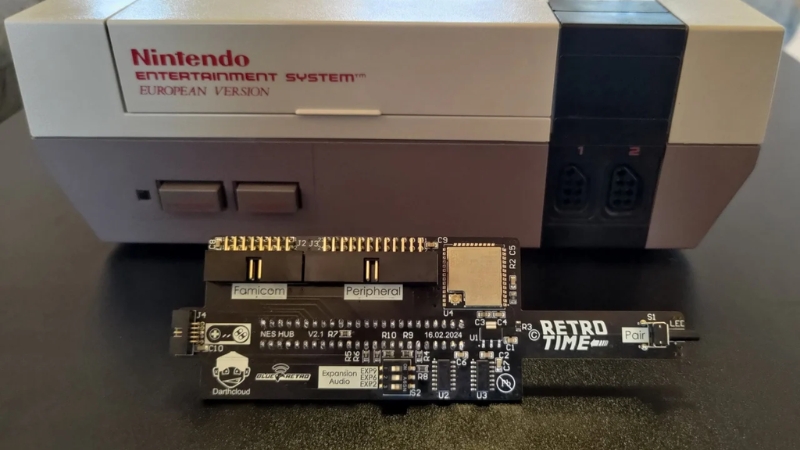 Até que enfim arrumaram uma utilidade para a porta de expansão do NES