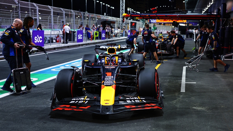 Fórmula 1 - Verstappen segue  lá na frente e é pole na Arábia Saudita.