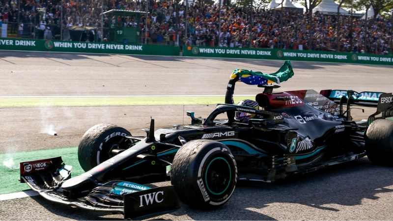 Usando apenas números, Autosport aponta Lewis Hamilton como o maior piloto da história da F1